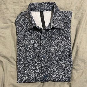 Men’s Lululemon Button up Shirt Size Medium